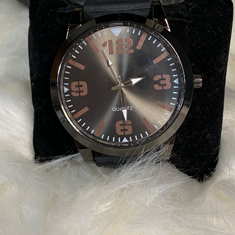Watch - Picture 2 of 3